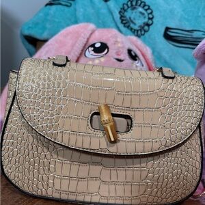 Elegant Beige Crocodile-Embossed Women's Bag